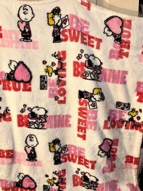 Peanuts Valentine Snoopy Plush Throw Blanket Pink
